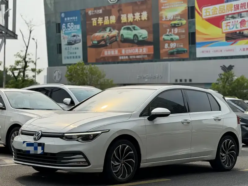 Volkswagen Golf, 2023