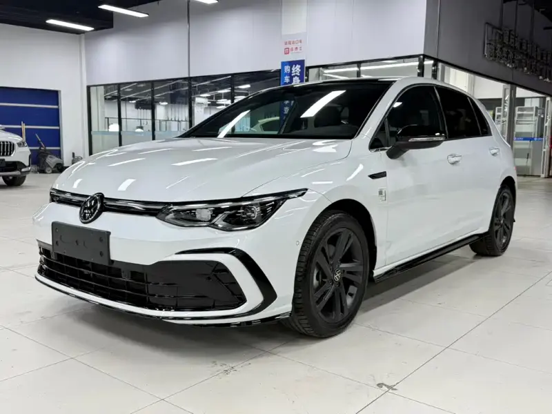Volkswagen Golf, 2022