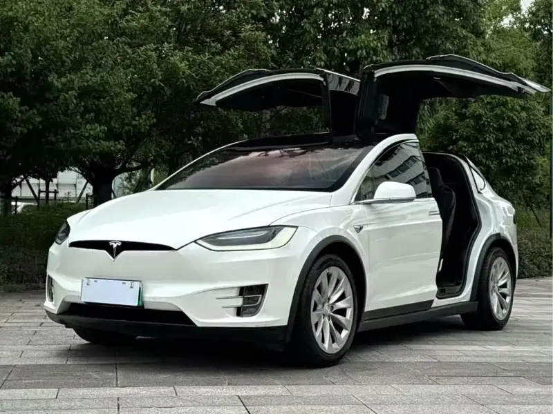 Tesla Model X, 2017