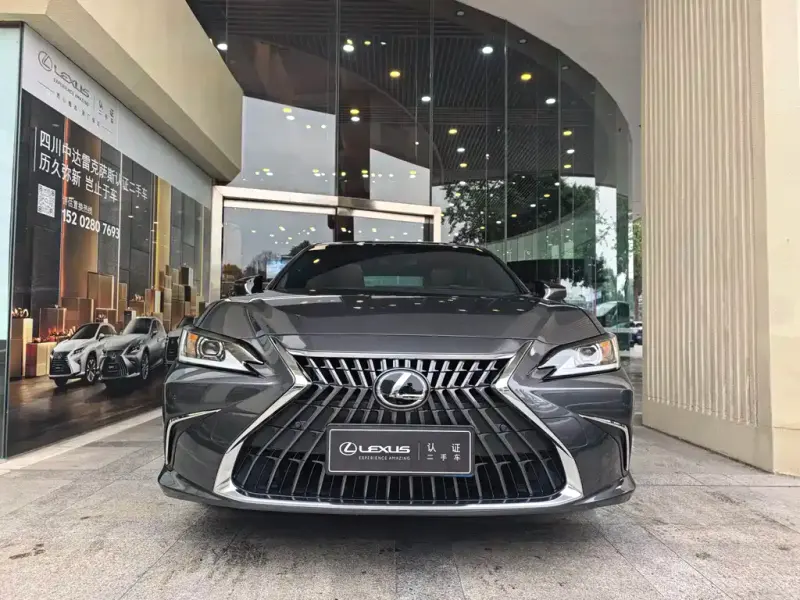 Lexus ES, 2022