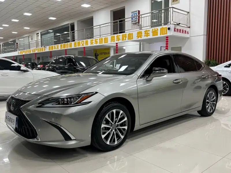 Lexus ES, 2024