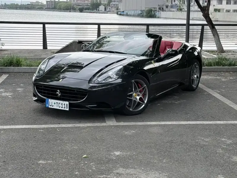 Ferrari California T, 2011