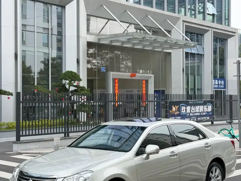 Toyota Crown, 2010