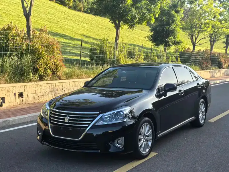 Toyota Crown, 2013