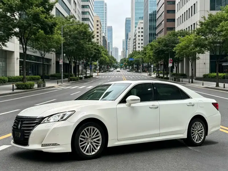 Toyota Crown, 2018