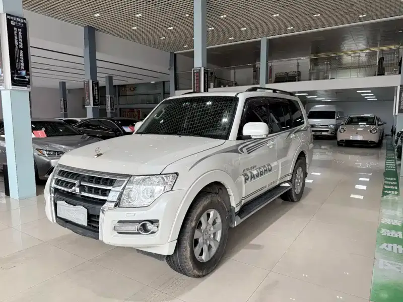 Mitsubishi Pajero (Import), 2019