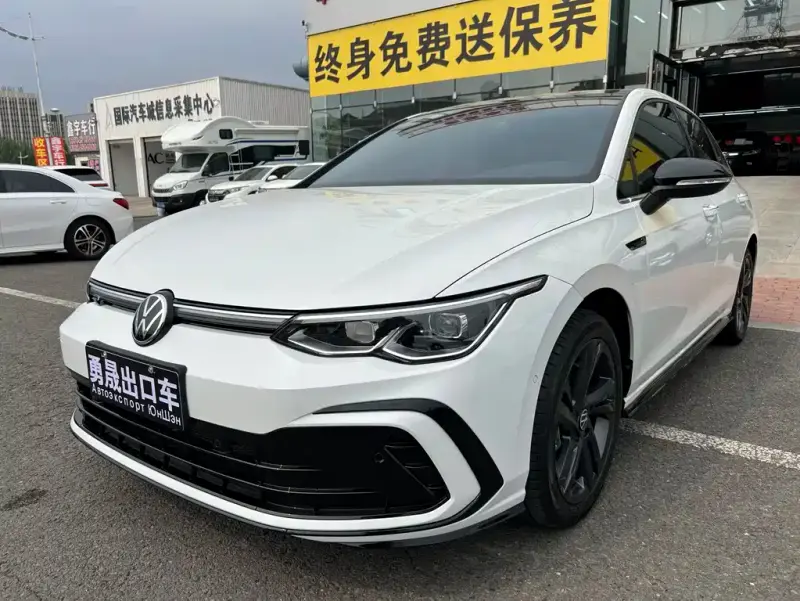 Volkswagen Golf, 2024