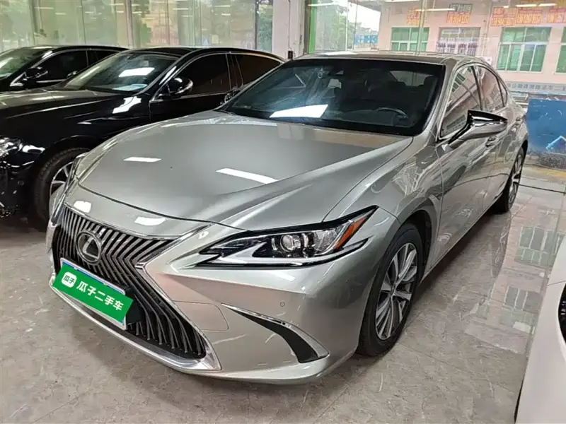 Lexus ES, 2019