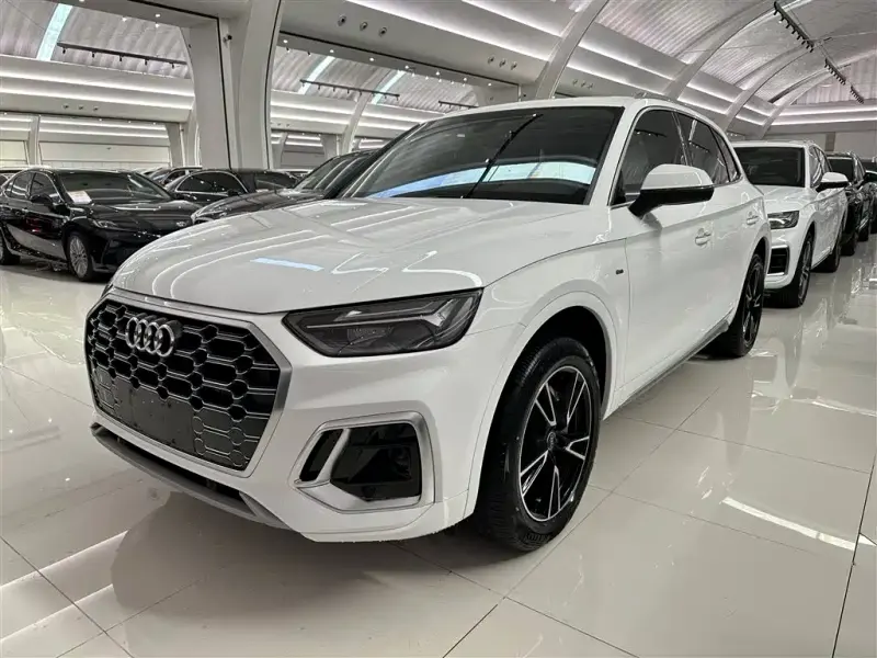 Audi Q5L, 2022