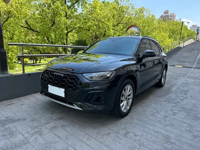 Audi Q5L, 2022