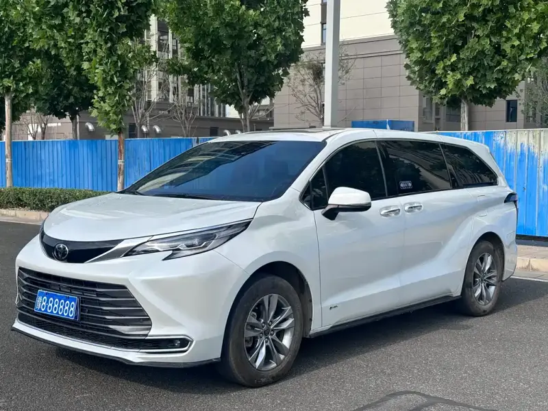 Toyota Sienna, 2025