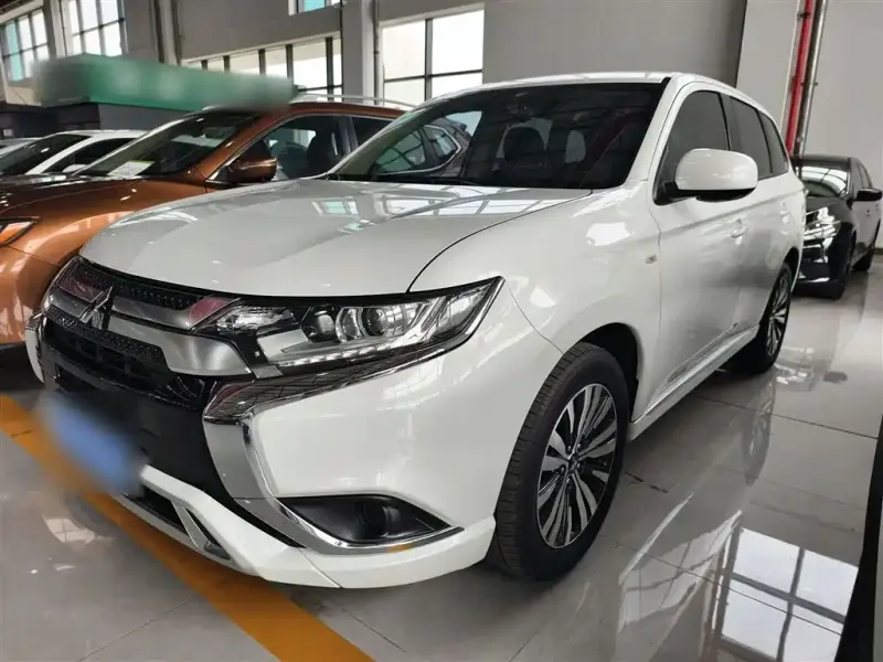 Mitsubishi Outlander, 2022