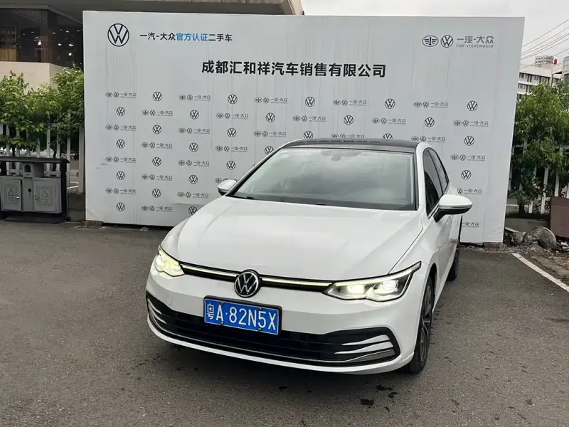 Volkswagen Golf, 2024