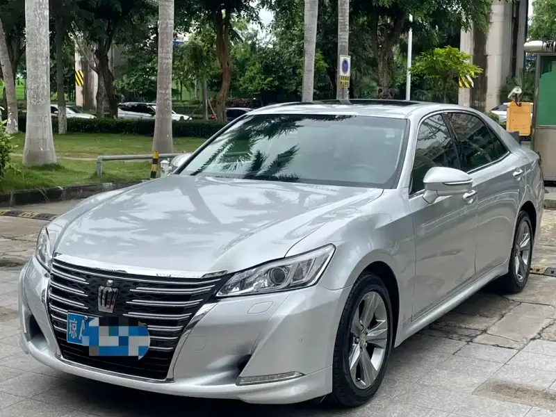 Toyota Crown, 2016
