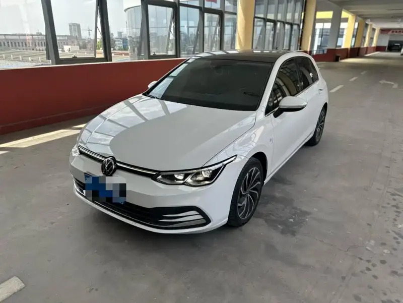 Volkswagen Golf, 2024