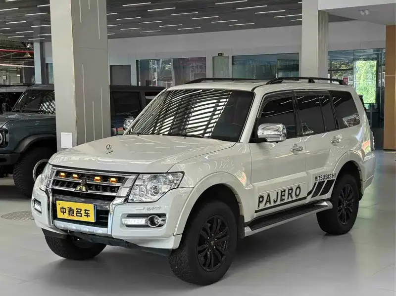 Mitsubishi Pajero (Import), 2019