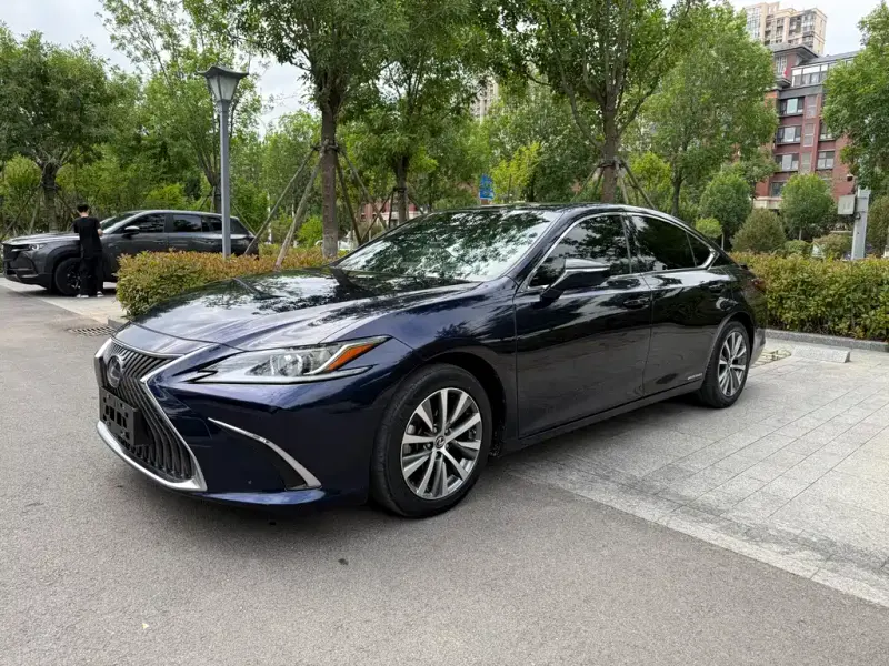 Lexus ES, 2021
