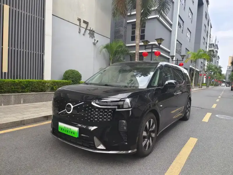 Volvo EM90, 2024