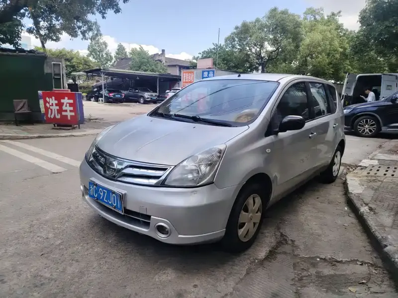 Nissan Livina, 2011