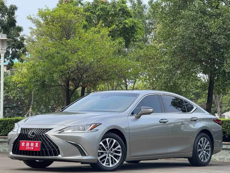 Lexus ES, 2022
