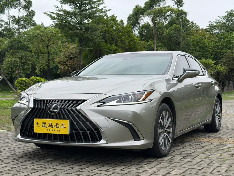 Lexus ES, 2022