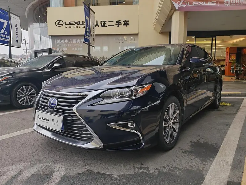 Lexus ES, 2015