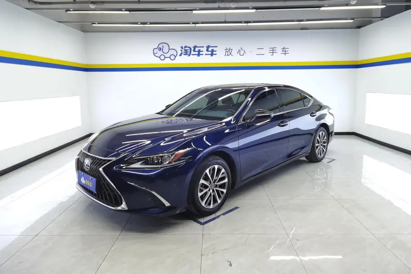 Lexus ES, 2022