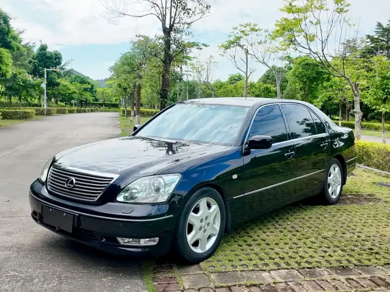 Lexus LS, 2004