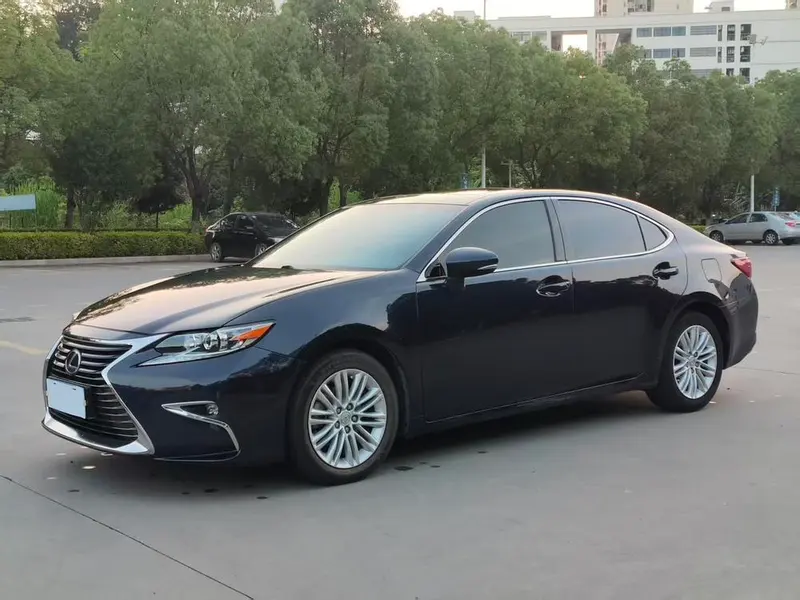 Lexus ES, 2015