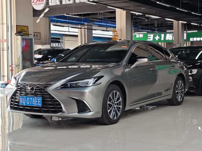 Lexus ES, 2025