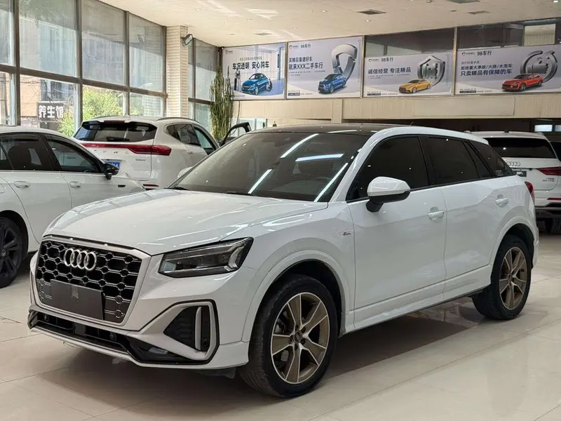 Audi Q2L, 2022