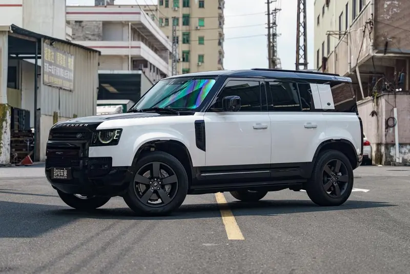 Land Rover Defender, 2023