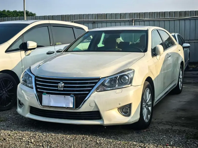 Toyota Crown, 2012