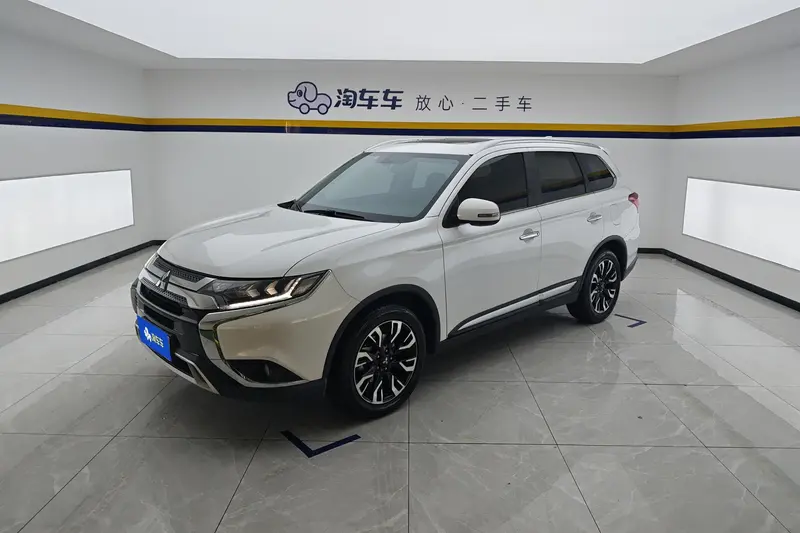 Mitsubishi Outlander, 2020