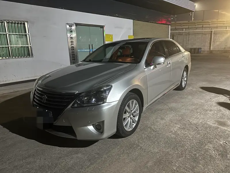 Toyota Crown, 2012