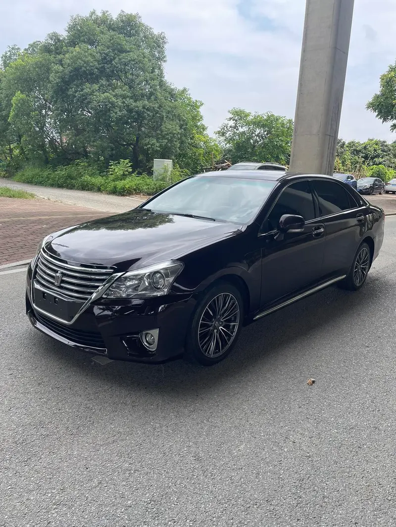 Toyota Crown, 2012