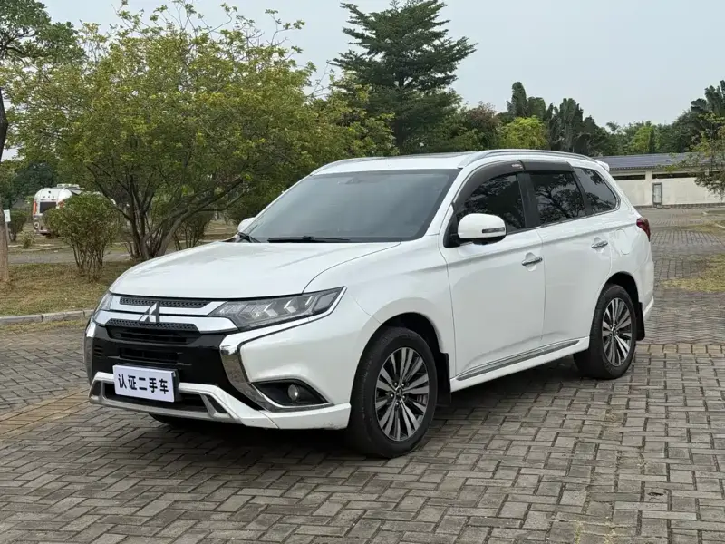 Mitsubishi Outlander, 2021