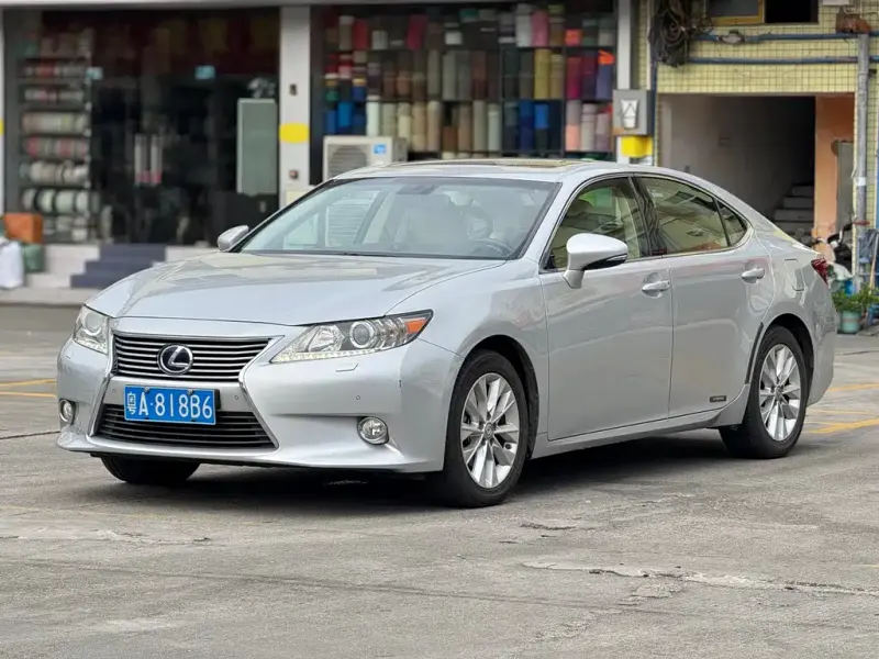 Lexus ES, 2013