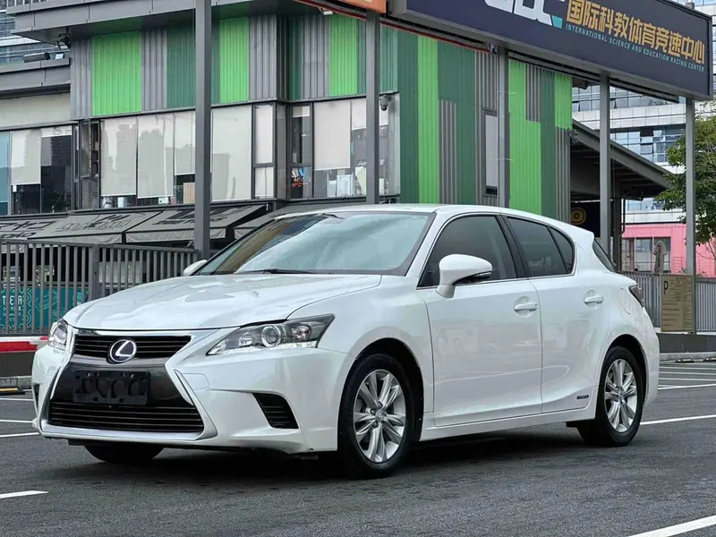 Lexus CT, 2014