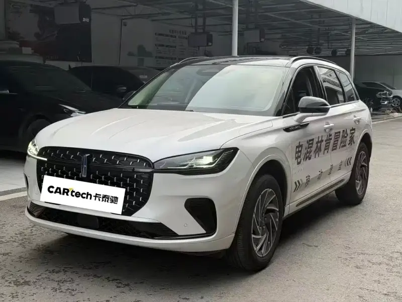 Lincoln Corsair, 2025
