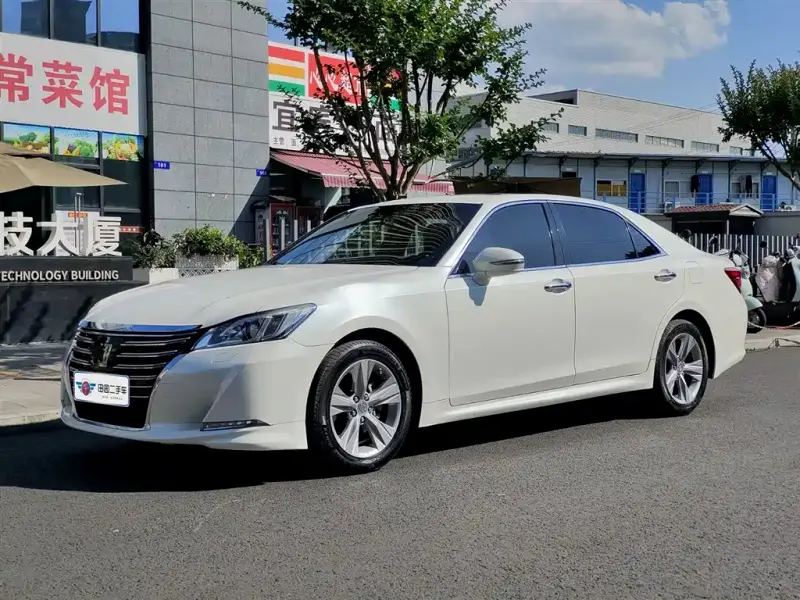 Toyota Crown, 2017