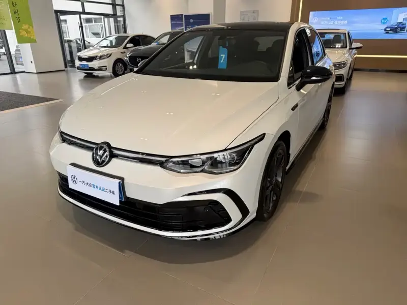 Volkswagen Golf, 2024
