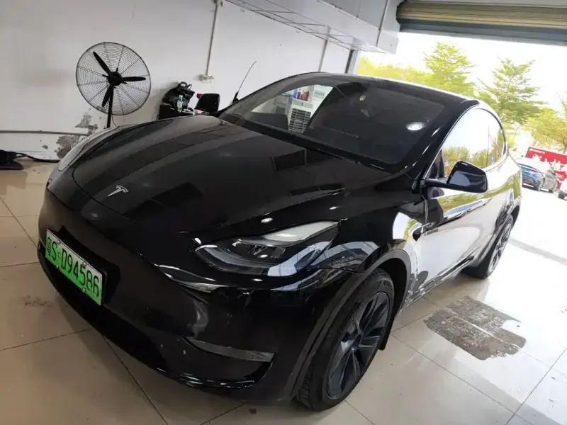 Tesla Model Y, 2024