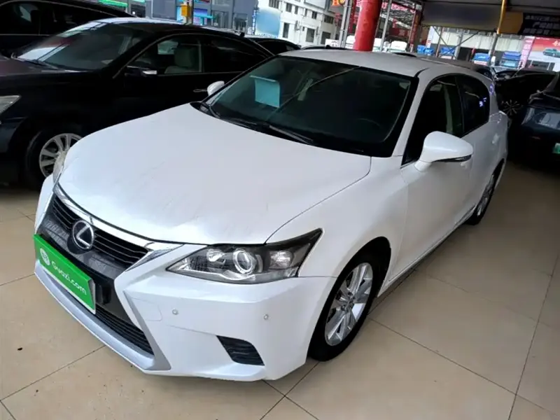 Lexus CT, 2015