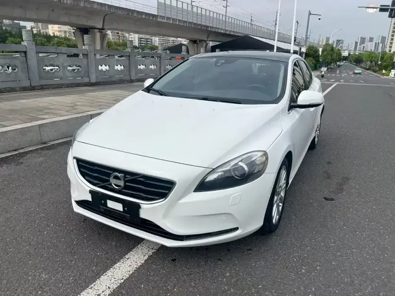 Volvo V40, 2013