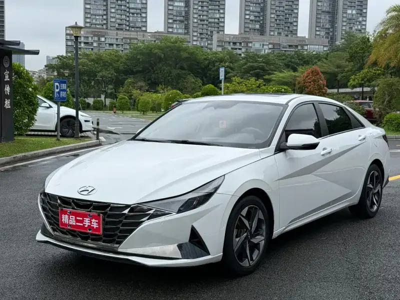 Hyundai Elantra, 2022