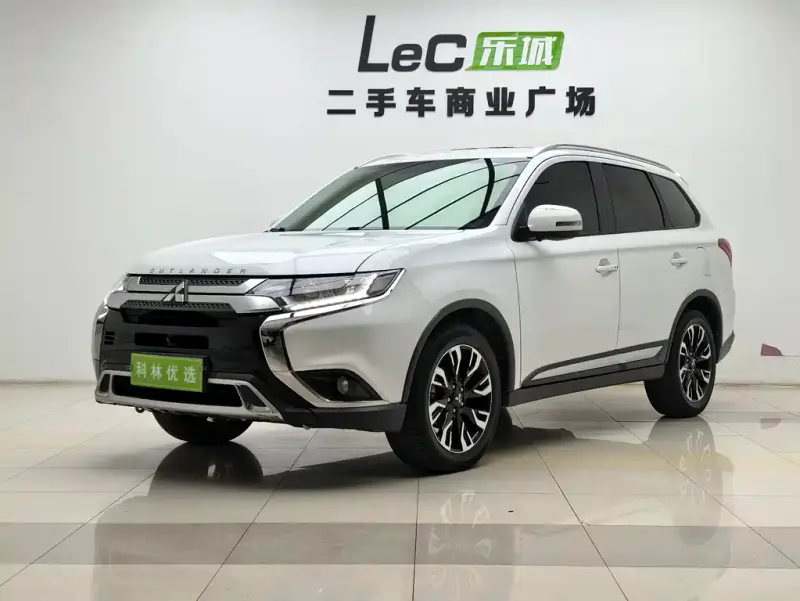 Mitsubishi Outlander, 2020