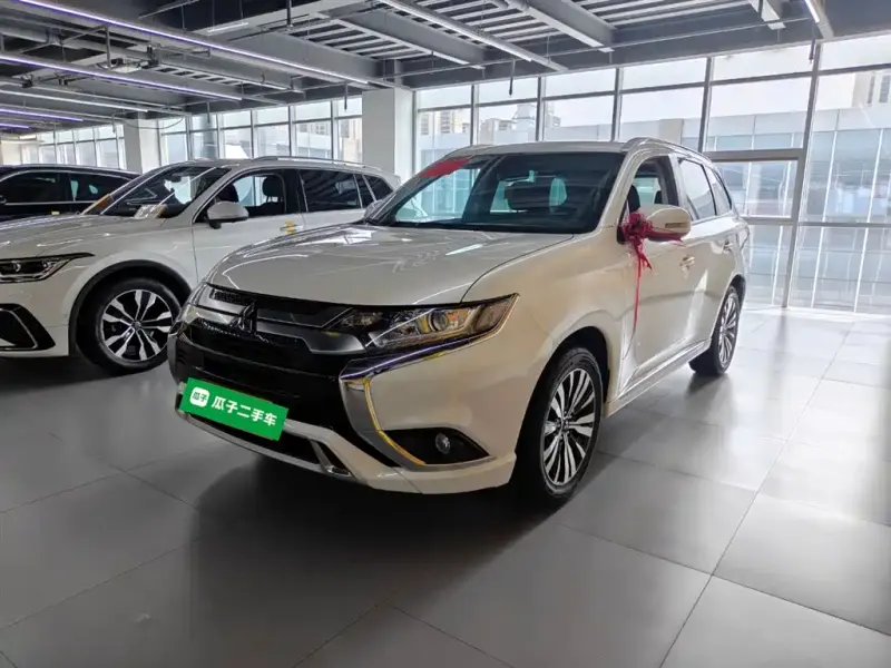 Mitsubishi Outlander, 2022