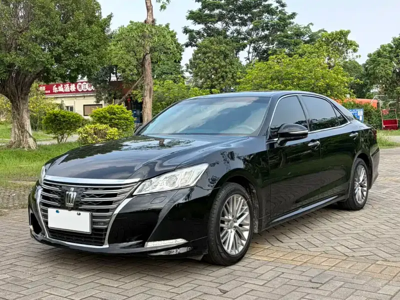 Toyota Crown, 2017