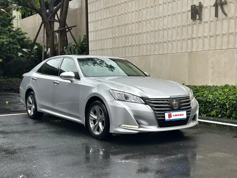 Toyota Crown, 2016